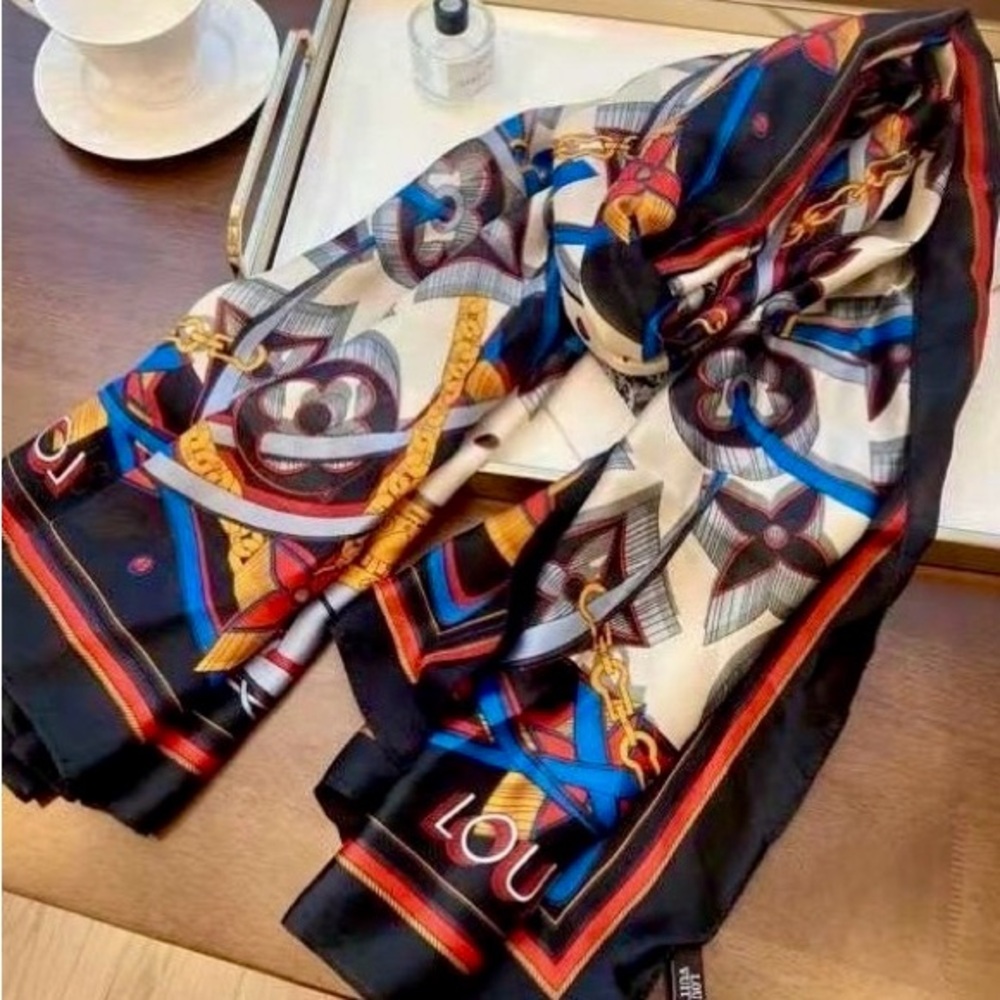 L V Flowers and Leaves Pattern Silk Scarf